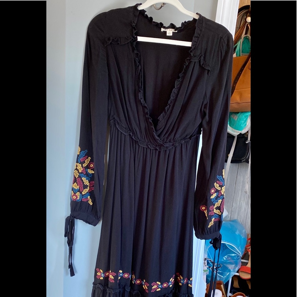 Francesca’s black embroidered midi dress s nwot